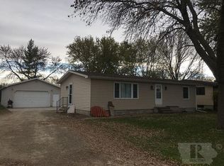 125 Grove Ave, Garner, IA 50438