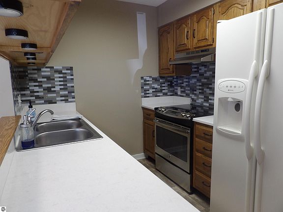 3rd image of 155 N Shore Dr W #22