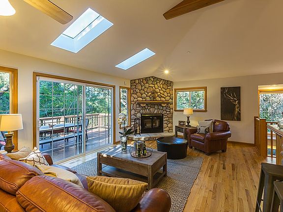 4th image of 615 Lakeview Way