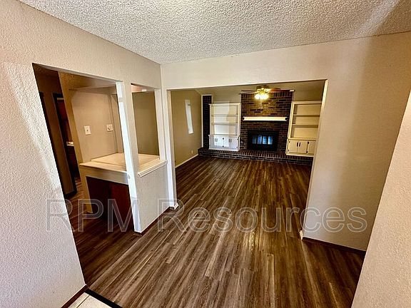 3rd image of 2813 Greenfield Dr