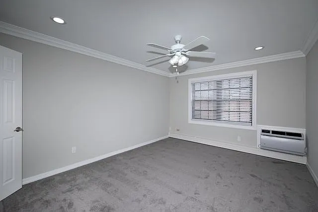 Fairfield Tudor At North Babylon — Photo 14