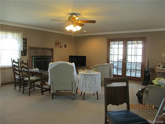 4th image of 15171 Longfellow Dr