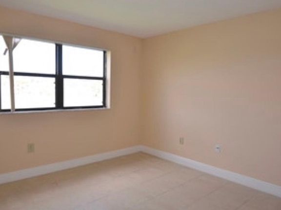 5th image of 15201 NE 6th Ave #A