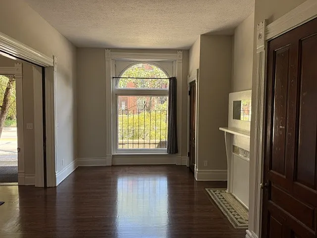 2 bed, 2000 sqft, $1,468 — Photo 2