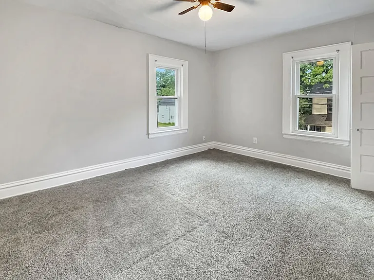 1400 Lafayette Ave NE — Photo 6