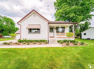 21581 Huron River Dr, New Boston, MI 48164
