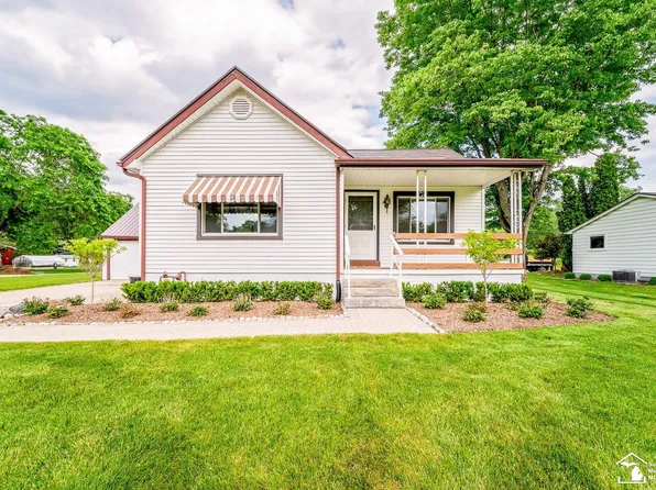 21581 Huron River Dr, New Boston, MI 48164