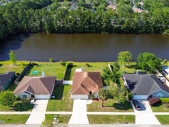 3rd image of 12895 BENTWATER Drive