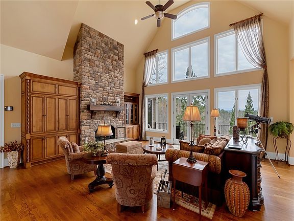 5th image of 105 Green Cove Way