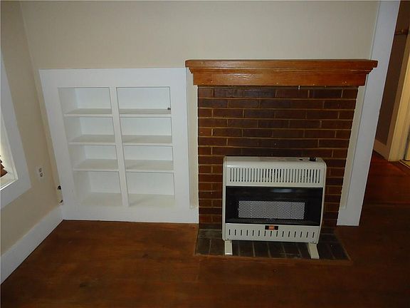 4th image of 125 E Hull St