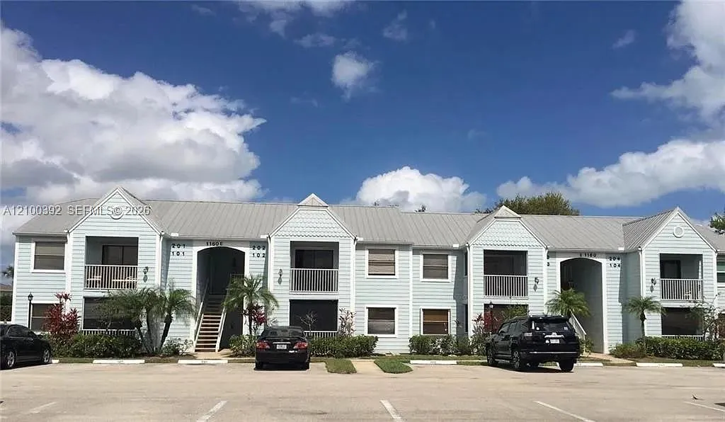 Breakwater Villas Condo — Photo 2