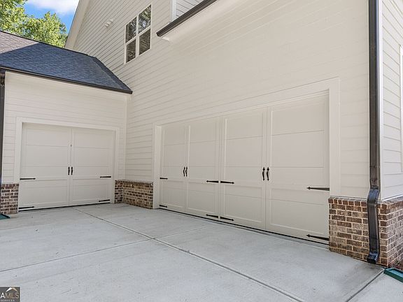 3rd image of 9135 Greenway Ct