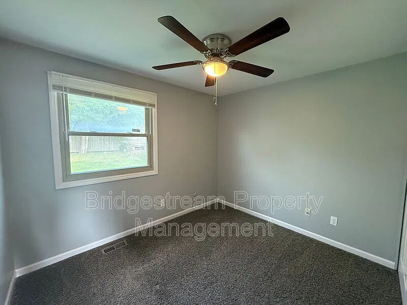 3 bed, 2.0 bath, 1100 sqft, $1,595 — Photo 4