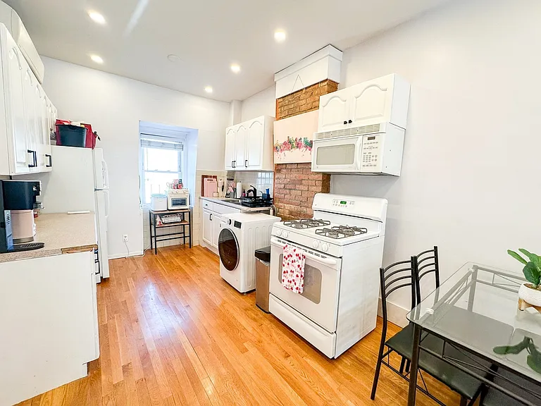 4 Viking St #2 — Photo 10