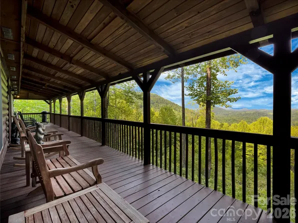 586 Tanglewood Ln, Saluda, NC 28773