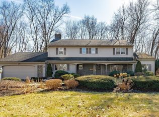 19 Elizabeth Cir, Longmeadow, MA 01106
