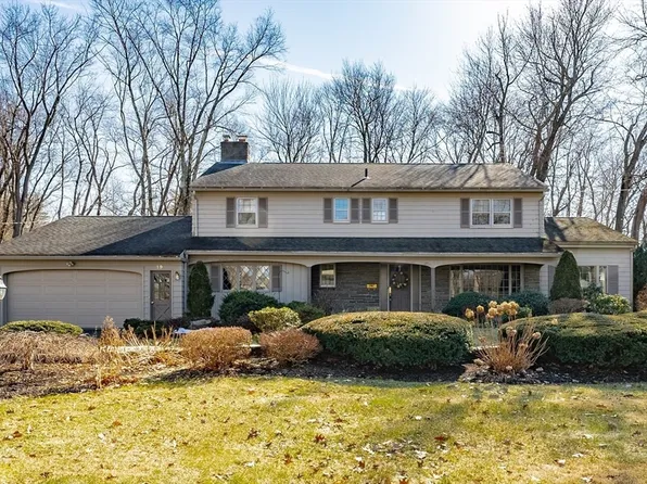 19 Elizabeth Cir, Longmeadow, MA 01106