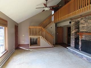 4th image of 142 Yolande Ave