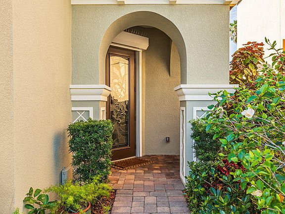 3rd image of 279 Montecito Dr