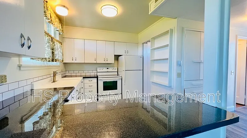 Anthony Apartments — Photo 3