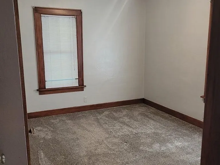 1023 Bell St — Photo 9