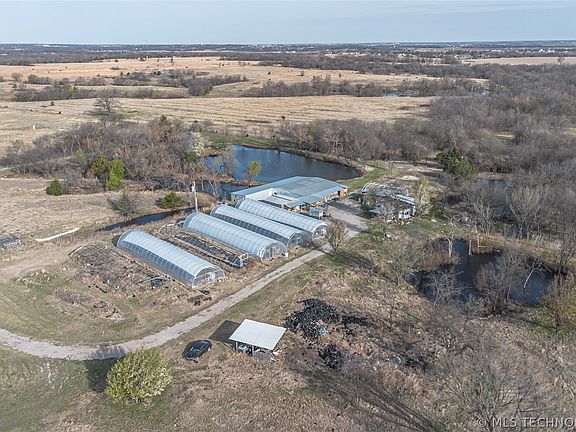 4th image of 33495 Airline Rd