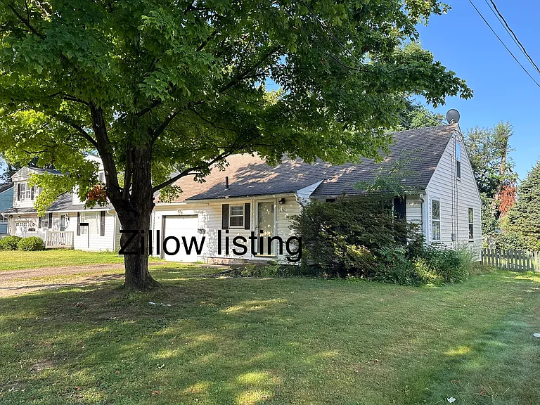 1361 Elmwood Ave SW — Photo 16