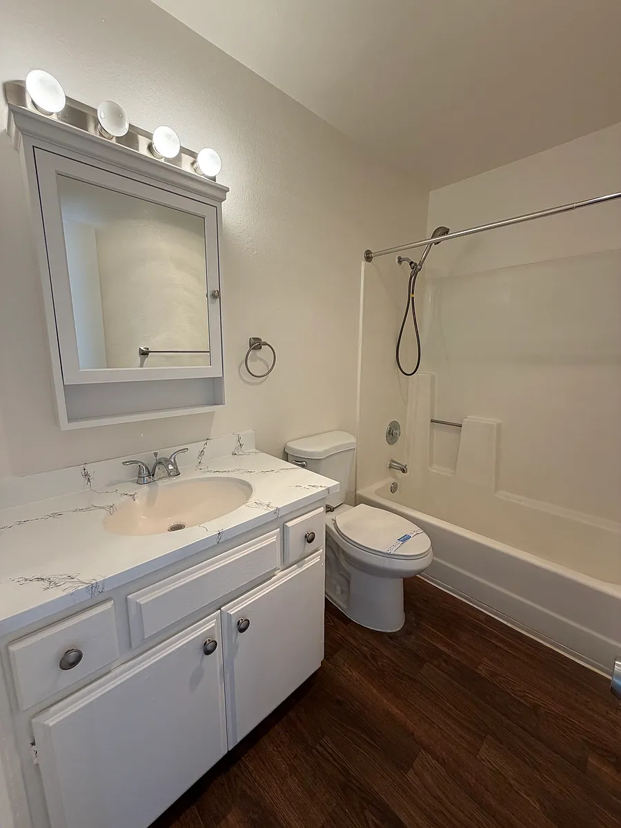 Building Photo - 4379 Swift Ave #1L