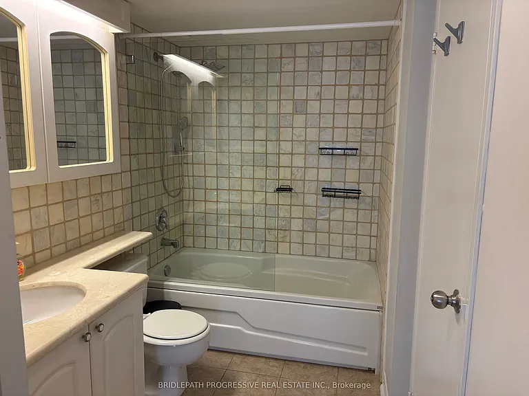 1001 Bay St E #2410 — Photo 9