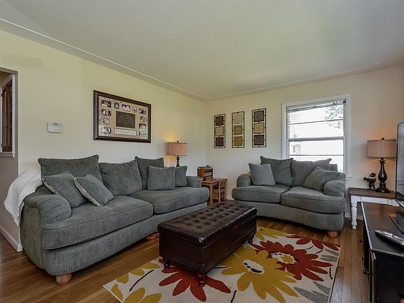4th image of 1129 Englewood Ave
