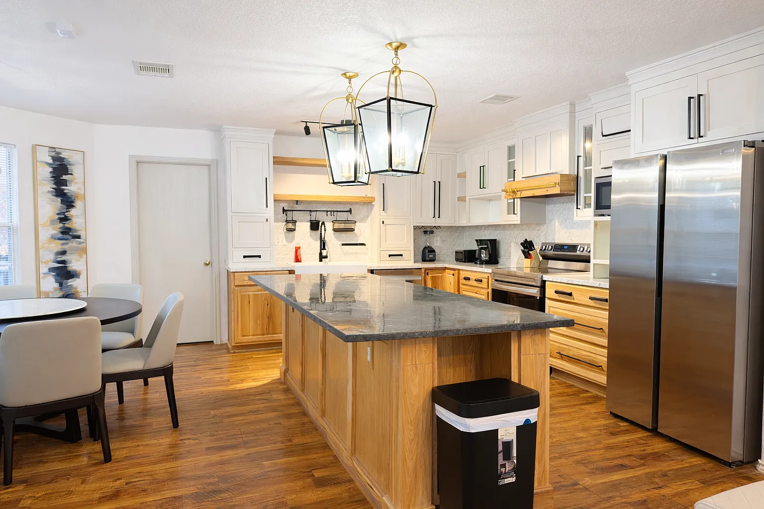 3 bed, 2.5 bath, 2573 sqft, $6,900 — Photo 3