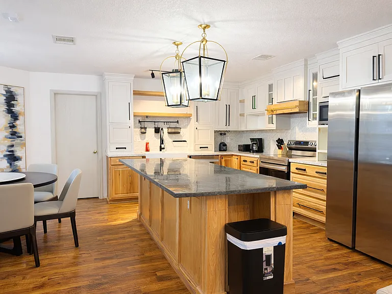 6135 Donely Pl — Photo 3