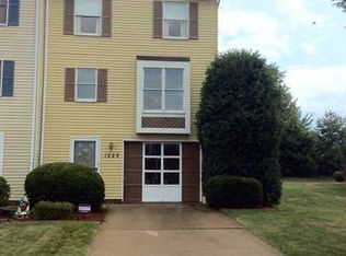 1225 Elm Dr, Oakdale, PA 15071
