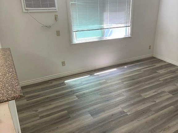 3rd image of 6450 Woodman Ave Unit 6