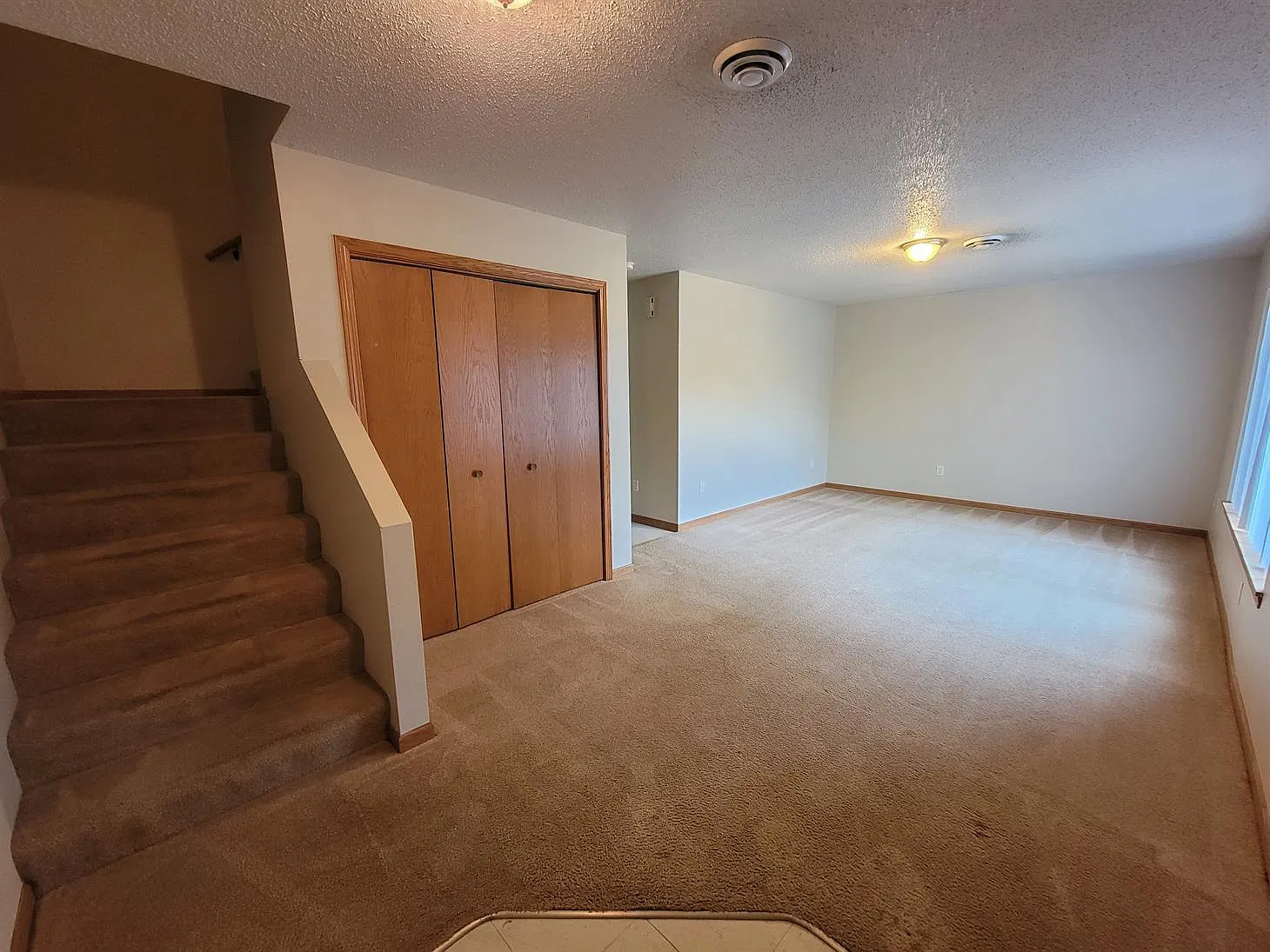 3 bed, 2.5 bath, $1,400 — Photo 1