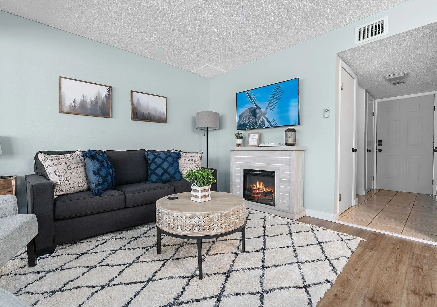 Desoto Courts | Townhome | Furnished — Photo 2