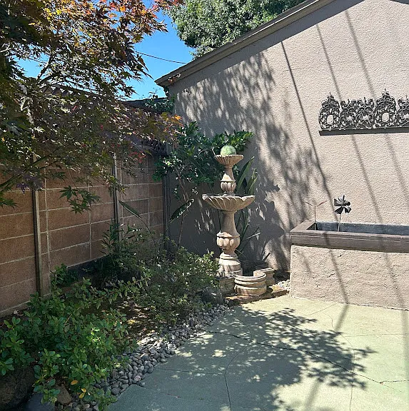460 Bristol Ave — Photo 16
