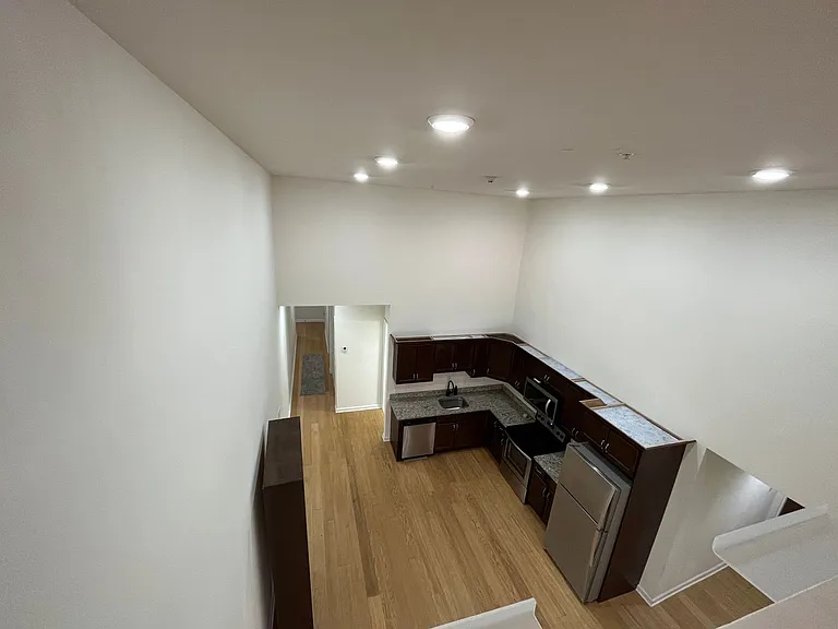 99 Pine Street — Photo 36
