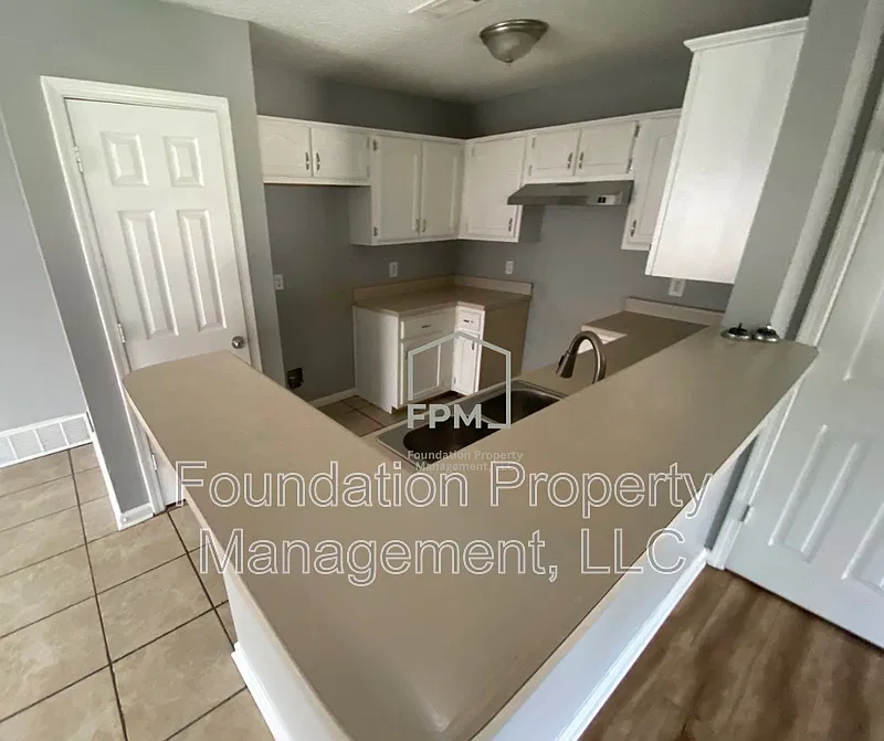 3 bed, 2.5 bath, 1496 sqft, $1,800 — Photo 3