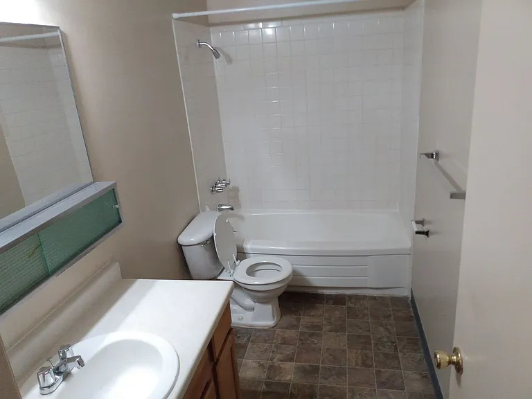 220 N 4th St #3 — Photo 2