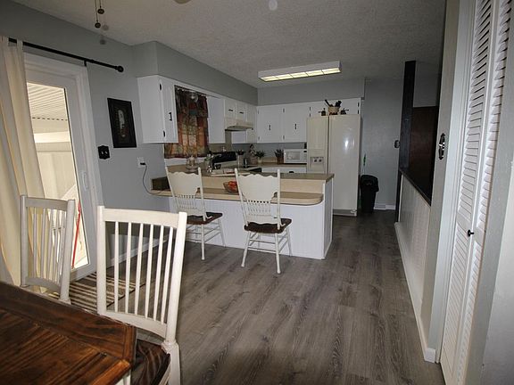 5th image of 2219 Centennial Blvd