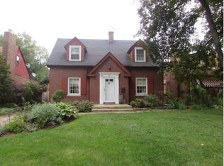 835 S Fairview Ave, Park Ridge, IL 60068