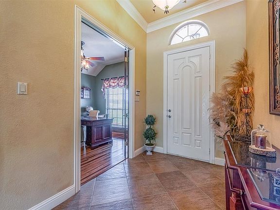 5th image of 2027 Willow Bend Dr