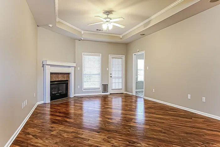 2318 Redwood Dr — Photo 2