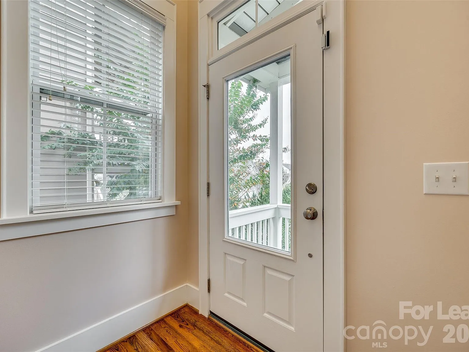 4 bed, 3.5 bath, 2545 sqft, $2,950 — Photo 4
