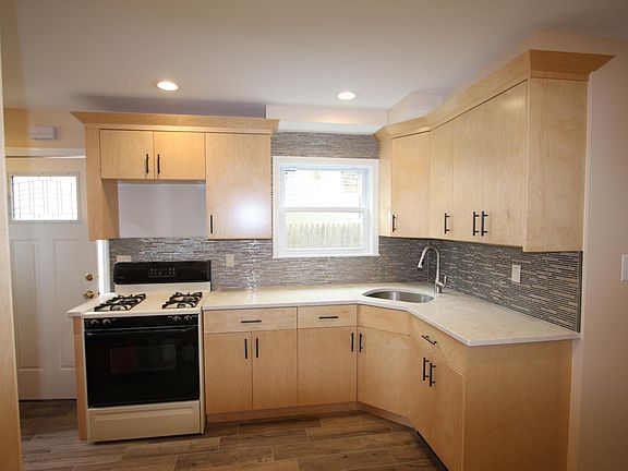 2nd image of 117 W Fulton St #1