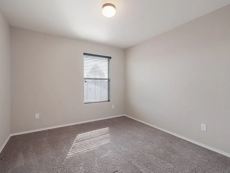 602 Trinity Mdw — Photo 4
