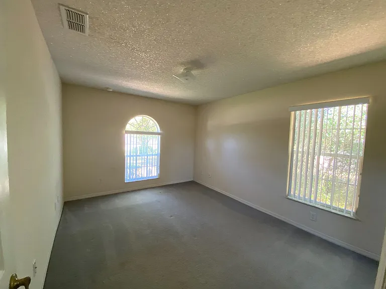 15980 SW 27th Avenue Rd — Photo 17