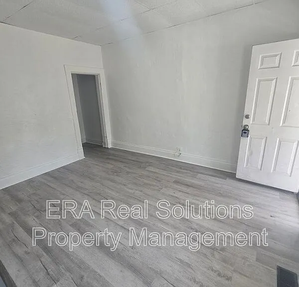 150 S Cypress Ave — Photo 6