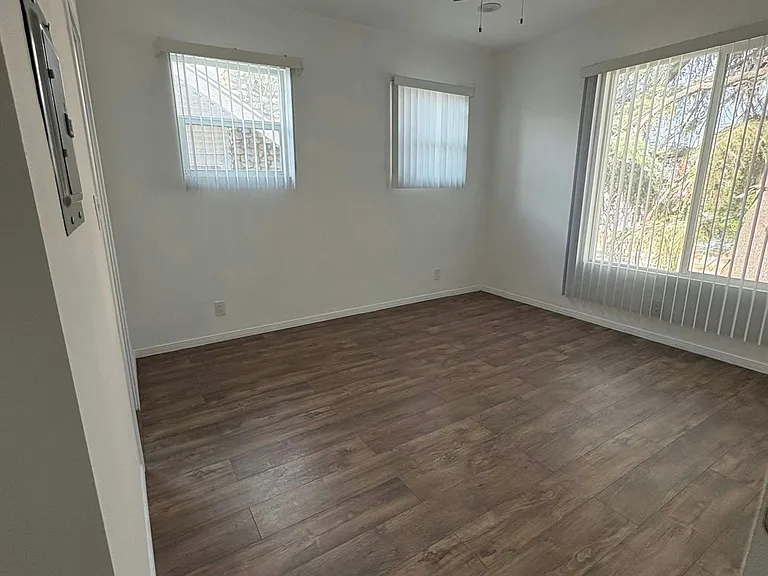 555 N La Cadena Dr #4 — Photo 7